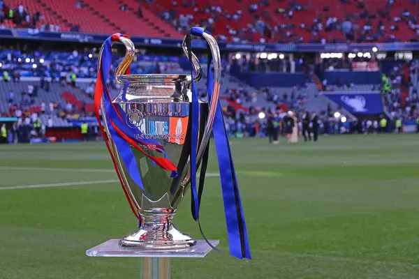 Münih, Almanya - 31 Mayıs 2025: UEFA Şampiyonlar Ligi Kupası (Kupa), Almanya 'nın Münih kentindeki Münih arenasında oynanan UCL final maçı öncesinde Paris Saint-Germain v Inter' i sunar.