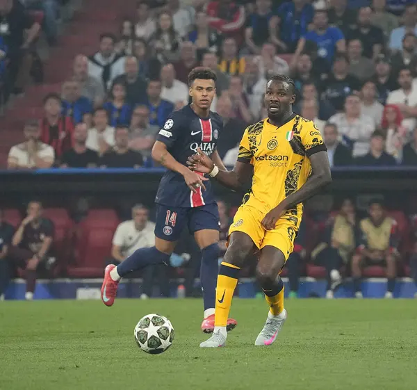 Münih, Almanya - 31 Mayıs 2025: Marcus Thuram (# 9) UEFA Şampiyonlar Ligi final maçı sırasında Almanya 'nın Münih arenasında Paris Saint-Germain' e karşı eylemde