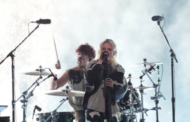 Münih, Almanya - 31 Mayıs 2025: Münih 'teki Münih arenasında düzenlenen 2025 UEFA Şampiyonlar Ligi Final Açılış Töreni sırasında solist Emily Marcia Armstrong ile Linkin Park