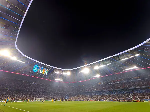 Münih, Almanya - 31 Mayıs 2025: UEFA Şampiyonlar Ligi final maçı sırasında Münih 'teki Münih arenasının panoramik iç görünümü