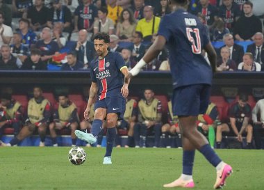 Münih, Almanya - 31 Mayıs 2025: Paris Marquinhos Saint-Germain, Almanya 'nın Münih kentindeki Münih arenasında oynanan UEFA Şampiyonlar Ligi final maçında topa vuruyor