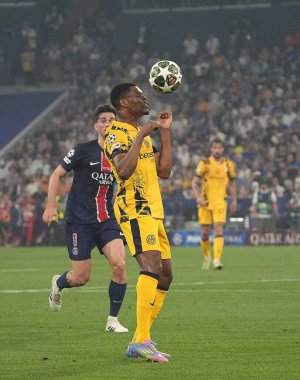 Münih, Almanya - 31 Mayıs 2025: UEFA Şampiyonlar Ligi 2025 final maçı sırasında Münih 'teki Münih arenasında Paris Saint-Germain - Inter maçı sırasında Inter Denzel Dumfries