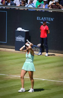 Berlin, Almanya - 21 Haziran 2025: Çek Marketa VONDROUSOVA, Berlin 'deki Rot Weiss Tenis Kulübü' nde oynanan Aryna SABALENKA maçında WTA 500 Berlin Tenis Turnuvası 'nı kazandıktan sonra tepki gösterdi.