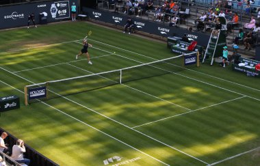 Berlin, Almanya - 16 Haziran 2025: Almanya 'dan Eva LYS, Berlin' deki Rot Weiss Tenis Kulübü 'nde İspanyol Paula BADOSA' ya karşı oynadığı WTA 500 Berlin Tenis Açık maçında