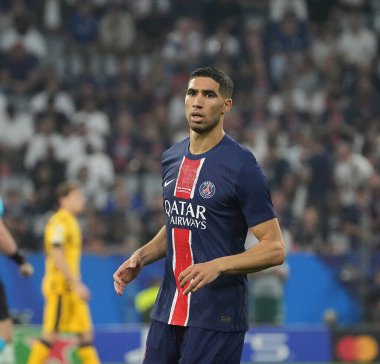 Münih, Almanya - 31 Mayıs 2025: UEFA Şampiyonlar Ligi 2025 Finali 'nde Münih Futbol Arena' da FC Internazionale ile oynanan maçta Paris Saint-Germain defans oyuncusu Achraf Hakimi 'nin (# 2) portresi