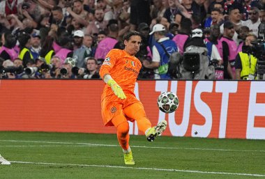 Münih, Almanya - 31 Mayıs 2025: UEFA Şampiyonlar Ligi Finali sırasında Almanya 'nın Münih arenasında Paris Saint-Germain' e karşı mücadele eden Inter kalecisi Yann Sommer