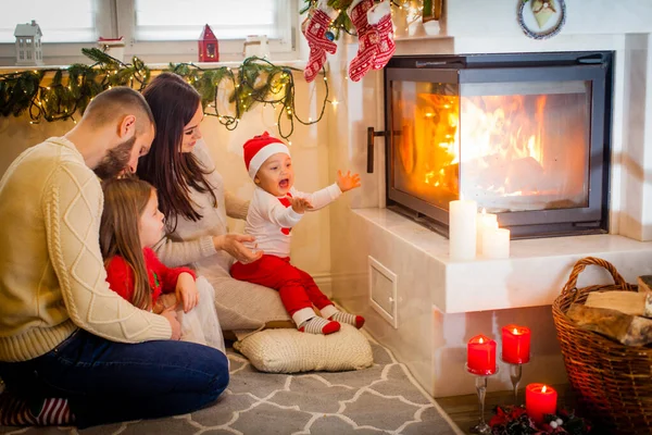 Happy Family Parents Children Sitting Fireplace Christmas Eve — ストック写真