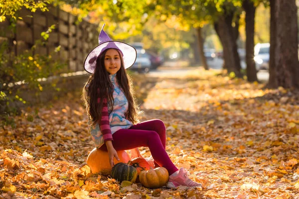 Menina Desfrutando Celebração Festival Colheita Halloween Diversão Dia Ação Graças — Fotografia de Stock