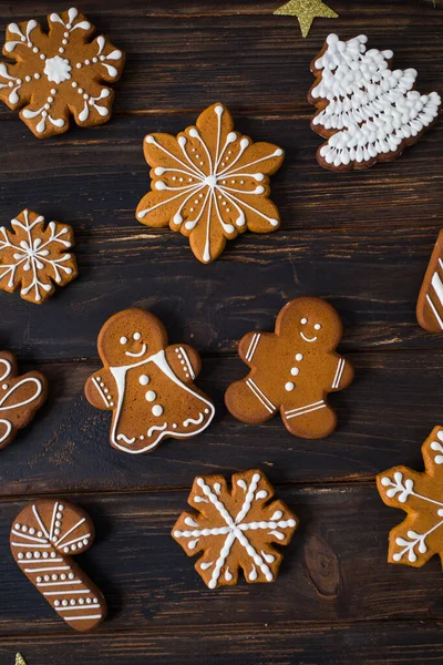Kerst Koekjes Van Verschillende Vormen Met Suiker Decor Glazuur Houten — Stockfoto