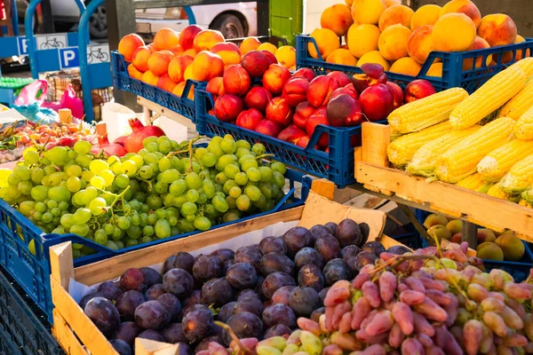 ストリートファーマーズ市場での果物や野菜 ストック画像
