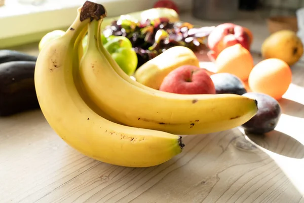 Свіжі Фрукти Кухні Концепції Здорового Способу Життя Фокус Бананах Ліцензійні Стокові Фото