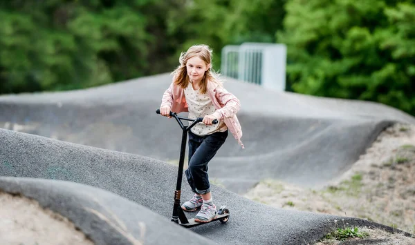 Preteen Girl Riding Scooter City Park Spring Time Pretty Child — Stockfoto