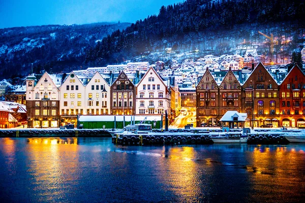 Winter Bergen City Famous Bryggen Merchandise Wooden Houses Lights Snow — Stock Photo, Image
