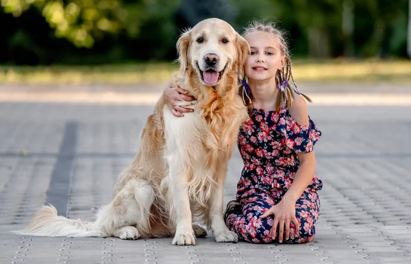 Preteen Girl Her Golden Retriever Dog Lace Looking Camera Female — Stok fotoğraf