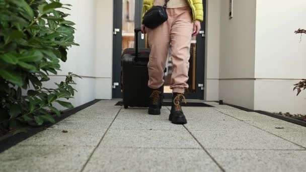 Girl Boots Walking Luggage Home Preparing Travel Trip Woman Traveler — Vídeo de Stock
