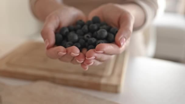 Girl Holding Hands Blueberry Kitchen Natural Orange Juice Woman Berries — Vídeo de Stock
