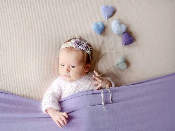 Newborn Baby Girl Wearing Flower Wreath Holding Knitted Heart Toys — 스톡 사진