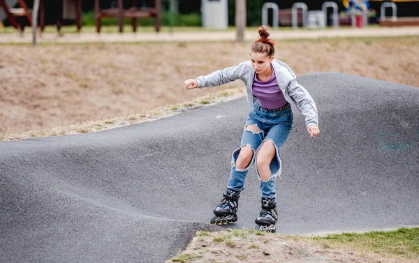 Beautiful Girl Roller Skater Riding City Park Ramp Pretty Female — Foto Stock