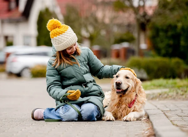 Preteen Child Girl Sitting Golden Retriever Dog Asphalt Autumn Street — Stok fotoğraf