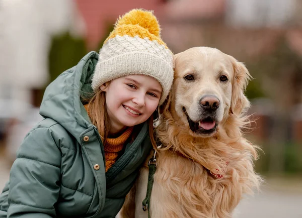 Preteen Child Girl Hugging Golden Retriever Dog Autumn City Street — Photo