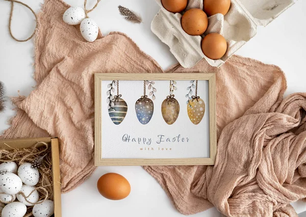 伝統的な卵とお祝いの水彩画でイースターモックアップBohoスタイルで 春のキリストの休日の水彩画と布 — ストック写真