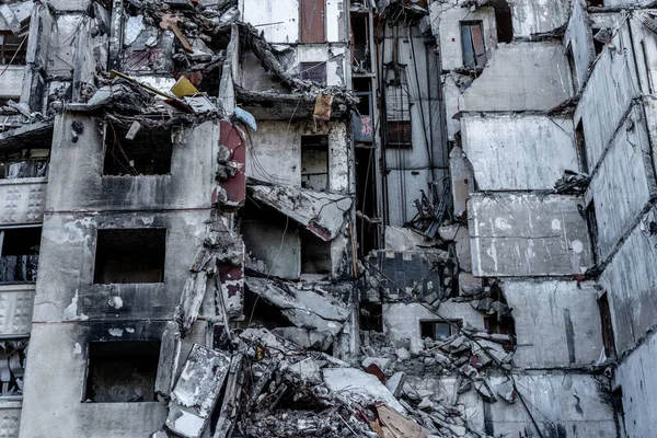 Zerstörte Wohnhauswand Nach Russischem Raketenangriff Während Des Krieges Der Ukraine — Stockfoto