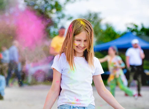 Hint Geleneksel Holi Festivali Nde Renkli Tozla Eğlenen Genç Bir — Stok fotoğraf