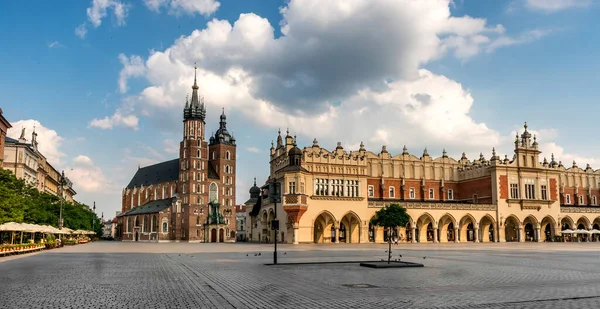 Πολωνός Κρακόου Breathtaking Ανατολική Ευρωπαϊκή Λιθόστρωτη Πλατεία Τοξωτό Κτίριο Μια — Φωτογραφία Αρχείου