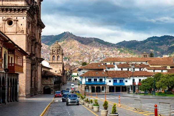 Perú Calle Principal Con Antigua Iglesia Catedral Fondo Las Montañas — Foto de Stock