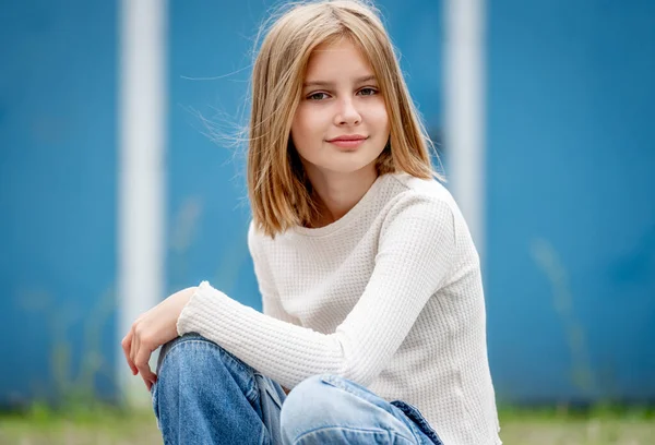 Joli Gitl Préadolescence Avec Portrait Cheveux Blonds Jolie Enfant Modèle — Photo