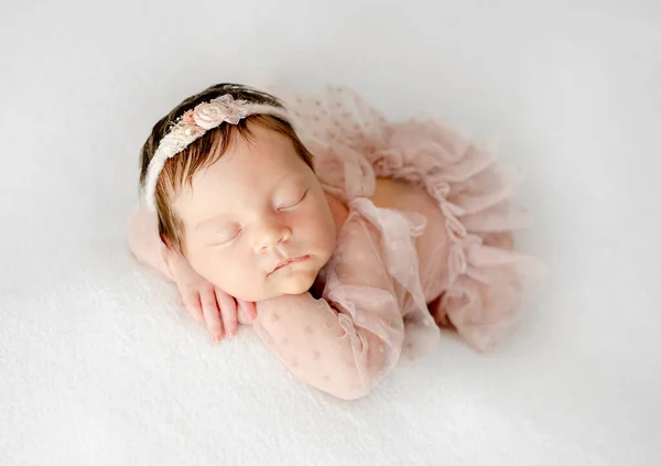 Adorável Bebê Recém Nascido Menina Dormindo Travesseiro Criança Infantil Bonito — Fotografia de Stock
