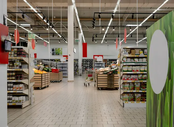 Supermercado Pasillos Rebosante Mercancías Esta Imagen —  Fotos de Stock