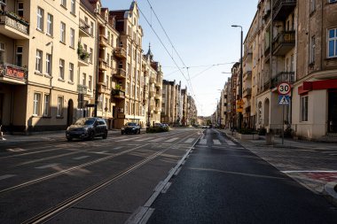 Polonya 'da Güneşli Gün Eski Şehir Sokaklarını Gösteriyor