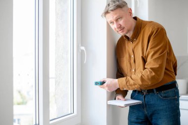 Pencereyi Özel Bir Aygıtla Ölçen Adam Oluşturucu