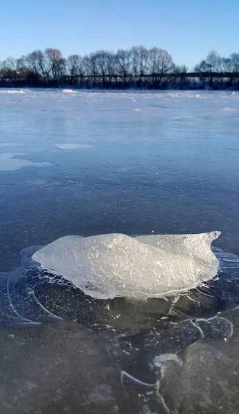 川の氷 冬の風景 ロシアの岡川 — ストック写真