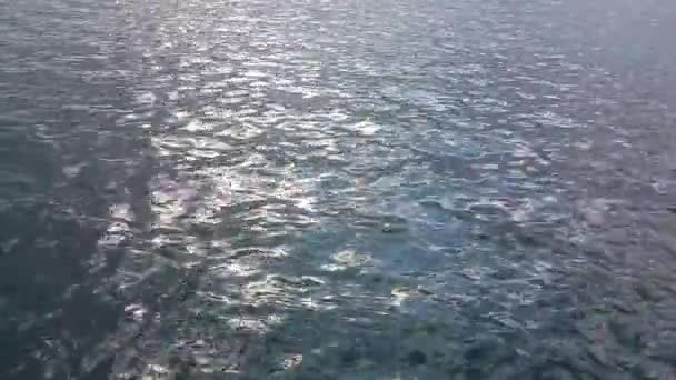 太陽光の反射と海の水の波の表面 美しい自然背景 — ストック動画