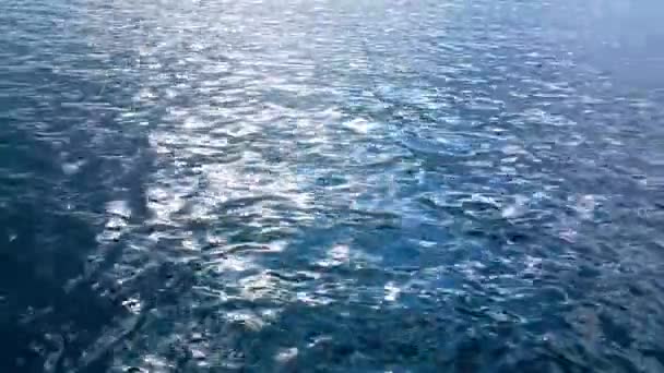 Meereswasserwellen Oberfläche Mit Sonnenlichtreflexion Schöner Natürlicher Hintergrund — Stockvideo
