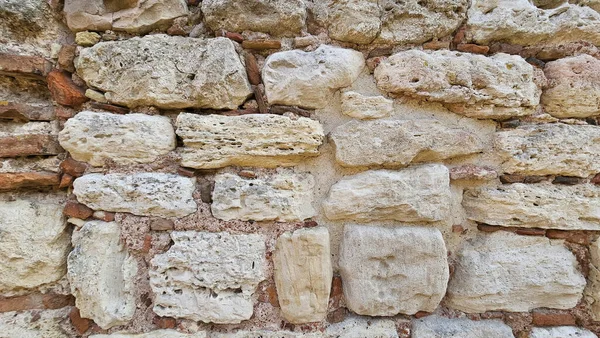 旧石质风化墙的结构 — 图库照片