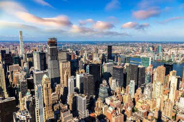 New York City, New York, ABD 'de günbatımında Manhattan' ın panoramik hava manzarası