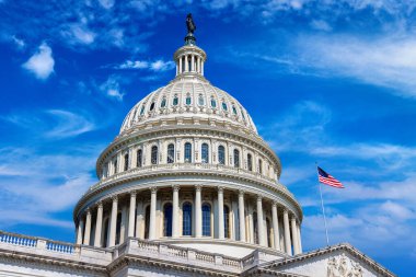ABD Kongre Binası bir yaz günü Washington DC 'de.