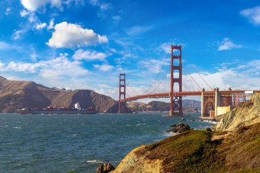 Golden Gate Köprüsü, San Francisco, Kaliforniya 'daki Marshall plajından görüldü.