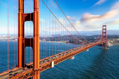 San Francisco 'daki Golden Gate Köprüsü' nün günbatımında panoramik görüntüsü, Kaliforniya, ABD