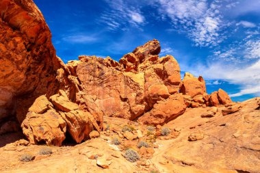 Ateş Vadisi Parkı güneşli bir günde, Nevada, ABD