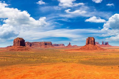 Güneşli bir günde Anıt Vadisi, Arizona, ABD