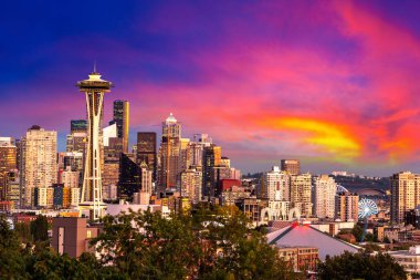 Seattle 'ın gece panoramik manzarası, Washington, ABD