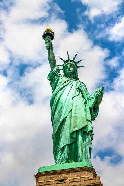 Statue Liberty Blue Sky Beautiful Cloud Background New York City — Stock Photo, Image