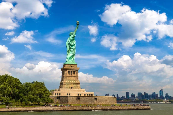 Statua Della Libertà Sullo Sfondo Del Paesaggio Urbano Manhattan New — Foto Stock