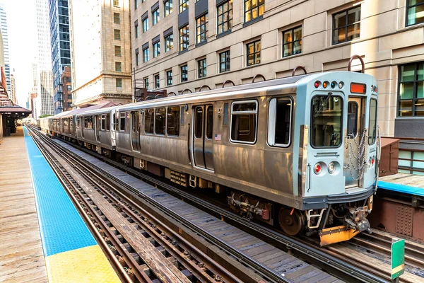 Tren Metro Chicago Día Soleado Illinois —  Fotos de Stock