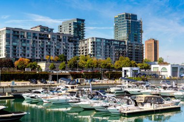 Güneşli bir günde Montreal ve Old Port 'un panoramik şehir manzarası, Quebec, Kanada