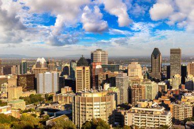 Güneşli bir günde Montreal 'in panoramik hava manzarası, Kanada